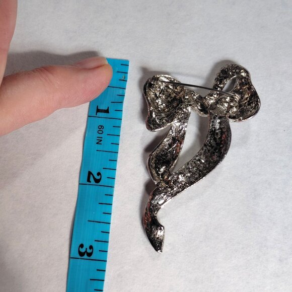 Sparkly marcasite bow pin - Picture 4 of 5